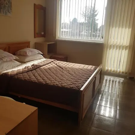 Dvete Brezi Къща за гости Бургас
