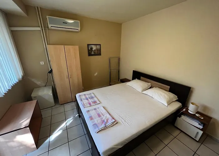 Dvete Brezi Гостевой дом Бургас